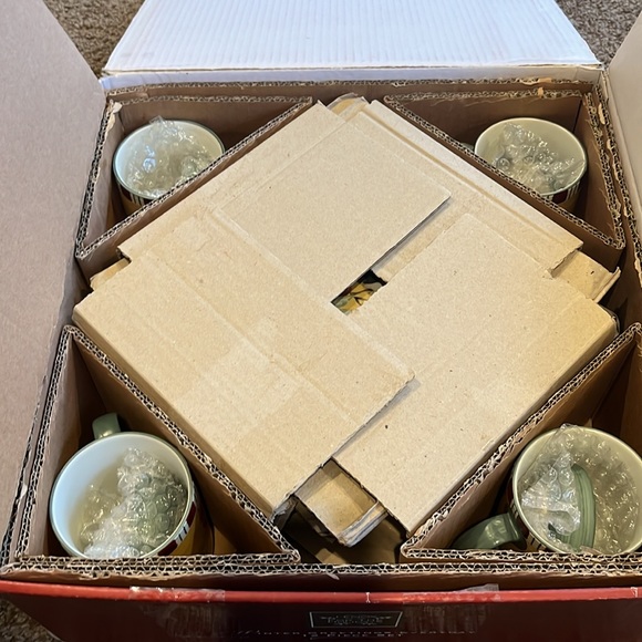 LENOX NEW IN BOX -Vintage Home for the Holidays Winter Greetings 12 piece set - Picture 8 of 10